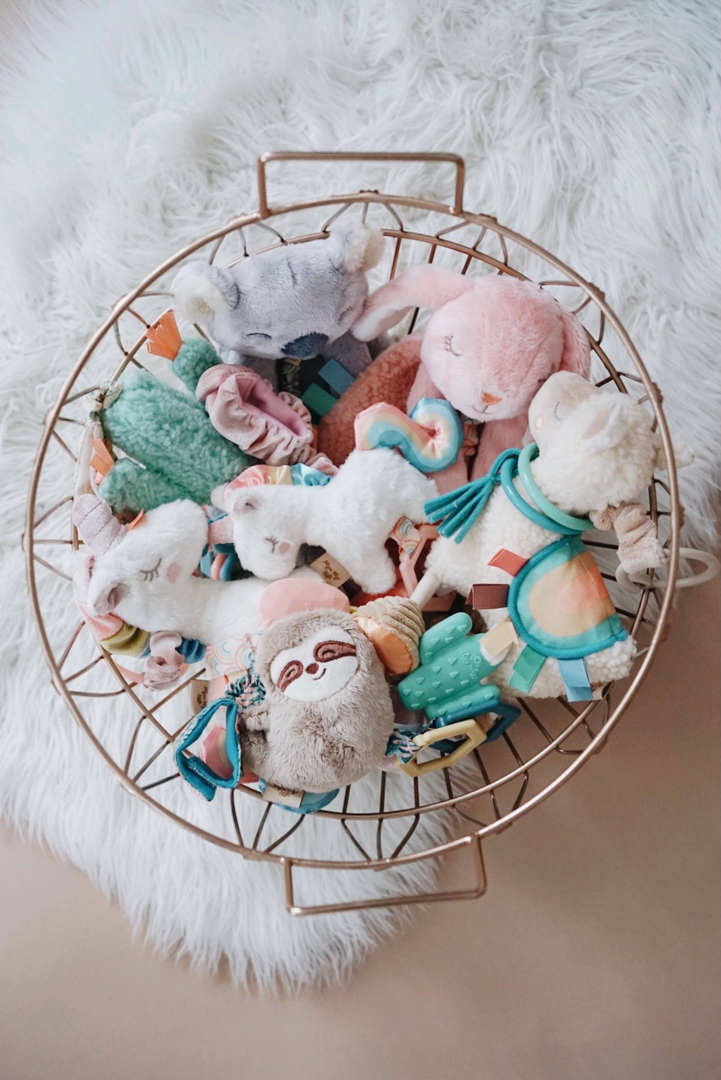 Itzy Friends Link & Love  Activity Plush with Teether Toy